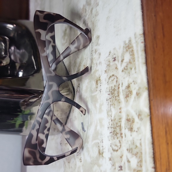 Beautiful frame of eyeglasses pays special attention to comfort. - Picture 12 of 12